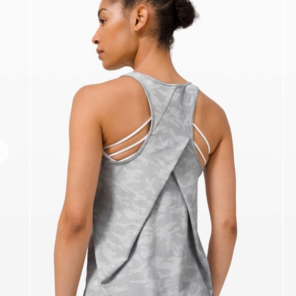 Lululemon Essential Tank Pleated 6/8
Incognito Camo Silver Drop Alpine White - Picture 5 of 11